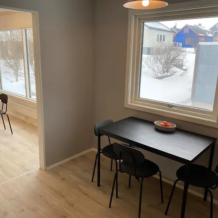 Apartament Center, Fully Equipped, 4 Bedrooms Berlevåg